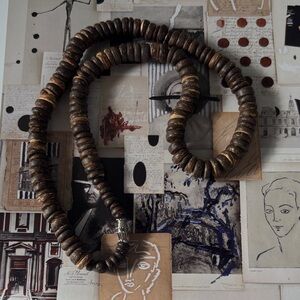 Vintage Brown Shell Necklace w Pouch